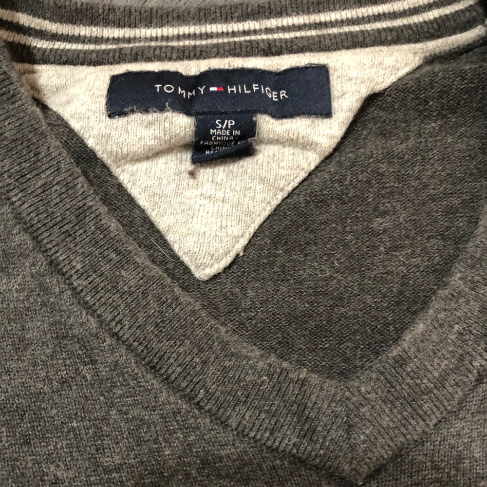 {x2 HP🥳} Men’s * Tommy Hilfiger * Gray Sweater - Picture 3 of 8